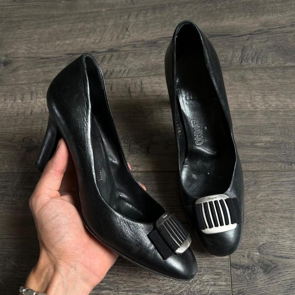 Vintage Salvator Ferragamo Black Round Toe Silver Buckle Heels Pumps